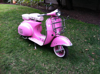 Illustration for article titled For $2,500, This 1960-Something Piaggio Vespa Could Make You Pretty In Pink